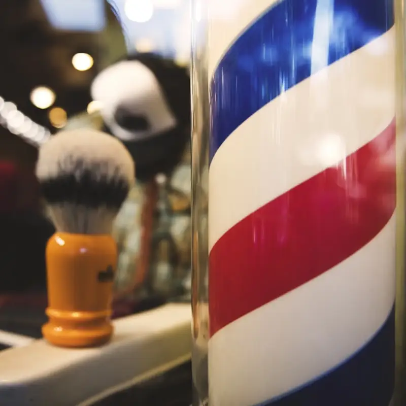 Barber-Pole vor dem Eingang des Barbershops in Stuttgart